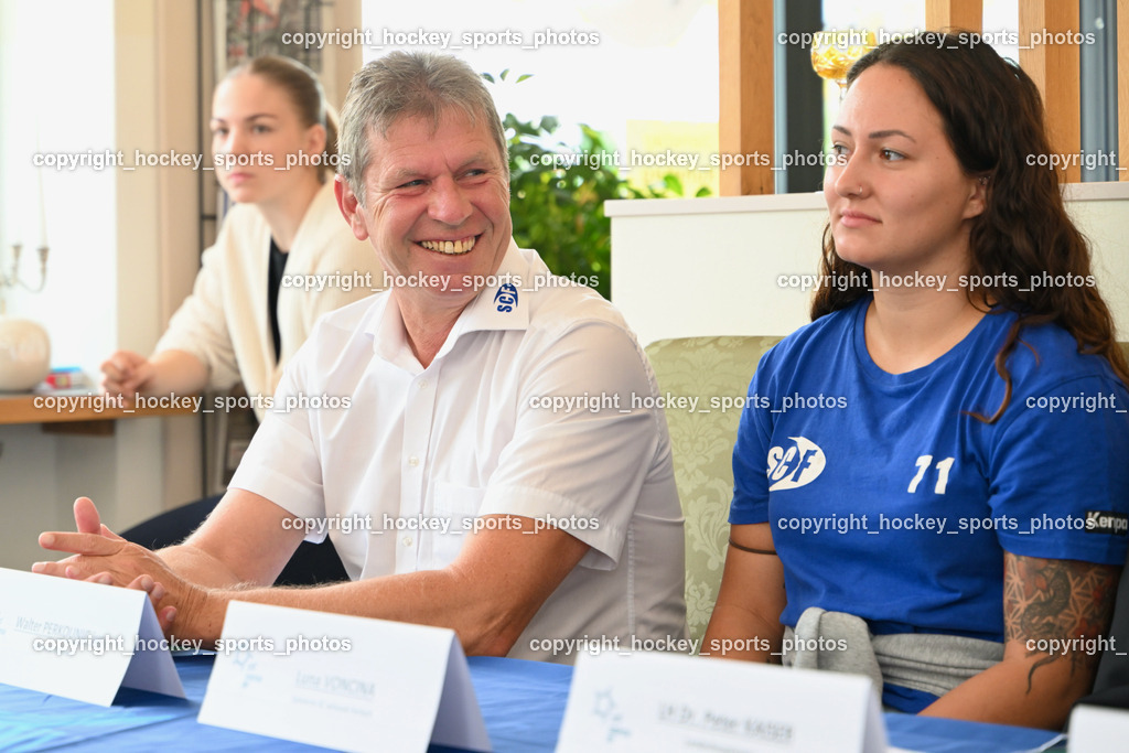 Pressekonferenz Ferlach Damen Handball | Obmann SC Ferlach Perkounig Walter, Voncina Luna Spielerin SC Ferlach Damen, Pressekonferenz Ferlach Damen Handball, PK SC Ferlach Damen Europa Cup  am 15.09.2023 in Ferlach (Cafe Peterlin), Austria, (Photo by Bernd Stefan)