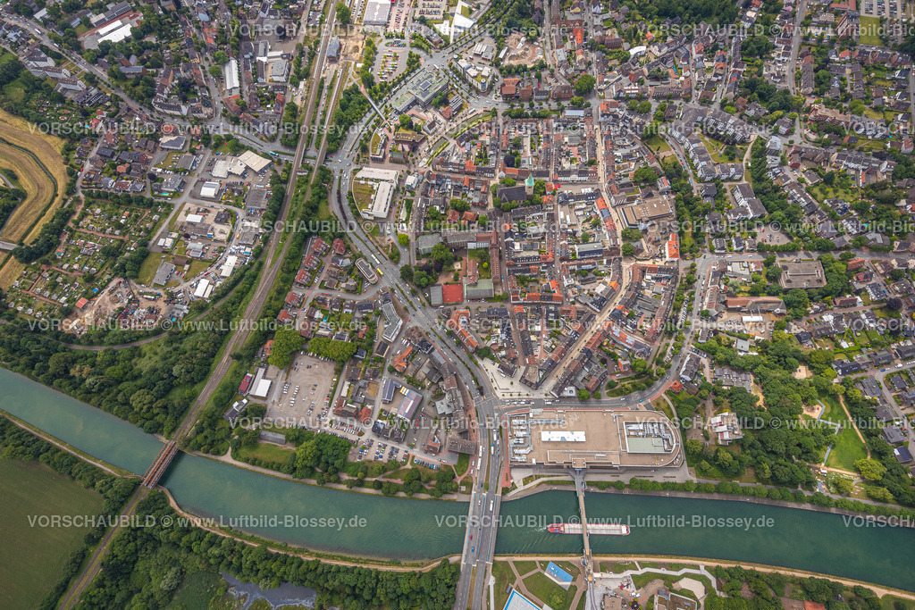 Dorsten220603341 | Luftbild, Altstadt, City mit kath. Kirche St. Agatha und Mercaden Dorsten Einkaufszentrum, Wallring, Dorsten, Ruhrgebiet, Nordrhein-Westfalen, Deutschland