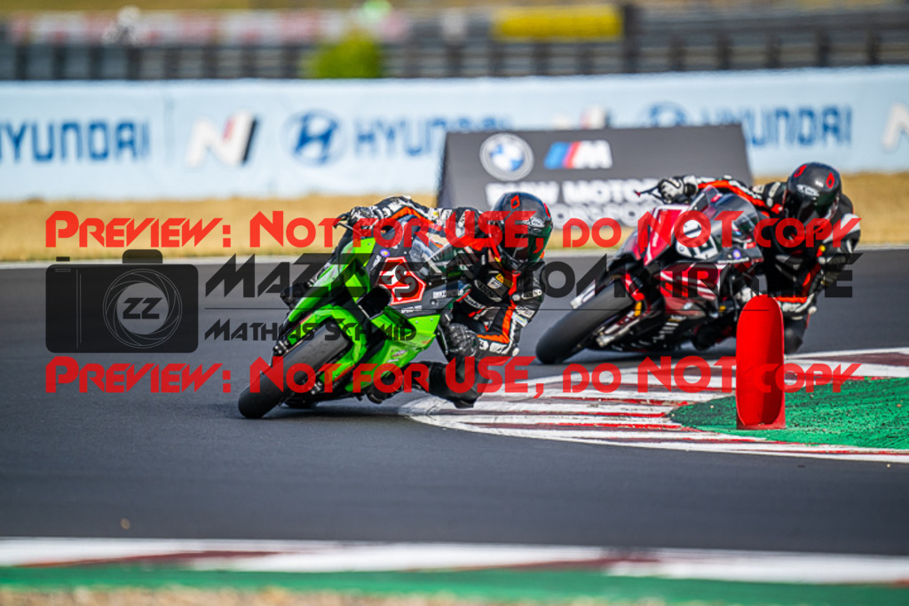 MaZZes_FotoMatrix_220625_2433 | PROSUPERSTOCK