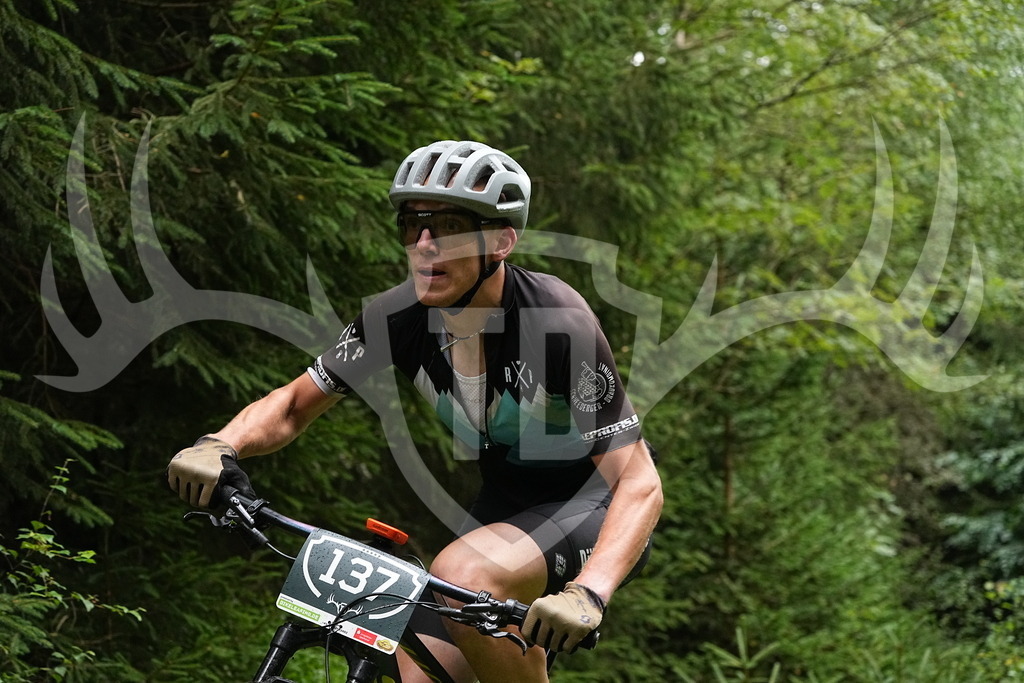 FC109676 | Fotogalerie der Treibjagd im Dunkelwald - Dein MTB Etappenrennen im Erzgebirge - Realisiert mit Pictrs.com
