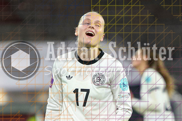 Deutschland vs Frankreich - Halbfinale - UEFA Women's Nations League | Düsseldorf, Deutschland, 24.10.25:   Franziska Kett ( Deutschland ) ist enttäuscht waehrend des Halbfinals der UEFA Women's Nations League zwischen Deutschland vs Frankreich in der Merkur-Spiel-Arena(Foto von Brauer-Fotoagentur / Adrian Schlueter)