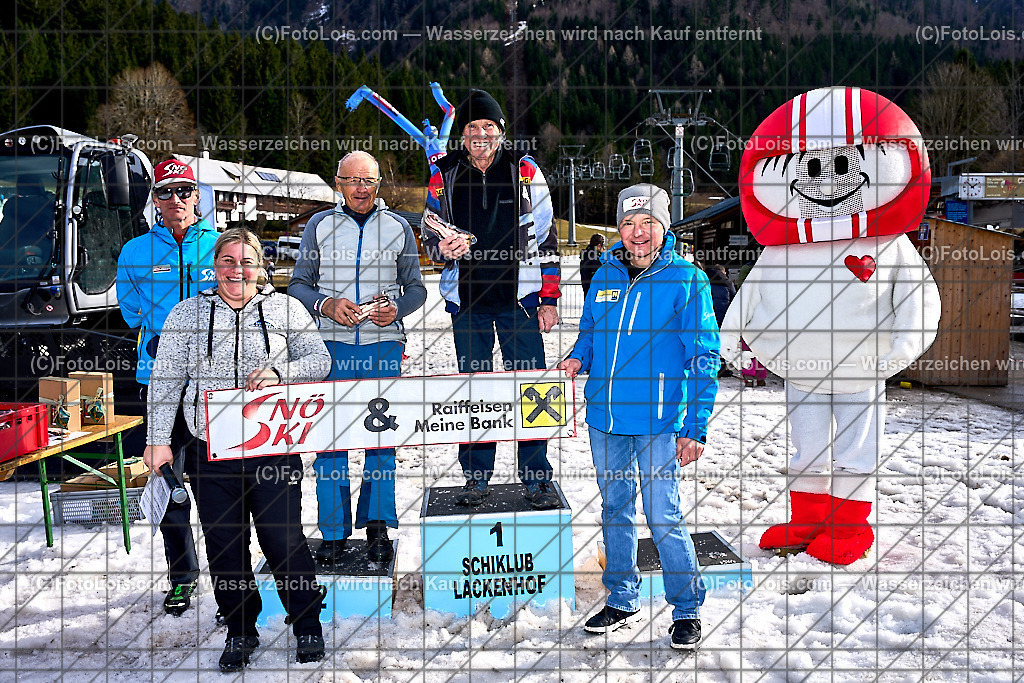 ALP7908_NOe-MASTERS-Cup-RTL_Distelpiste_Siegerehrung mit Helmi | (C)FotoLois.com, Alois Spandl. NÖ MASTERS-Cup Riesentorlauf auf der Distelpiste in Lackenhof, Sa 10. Februar 2024.