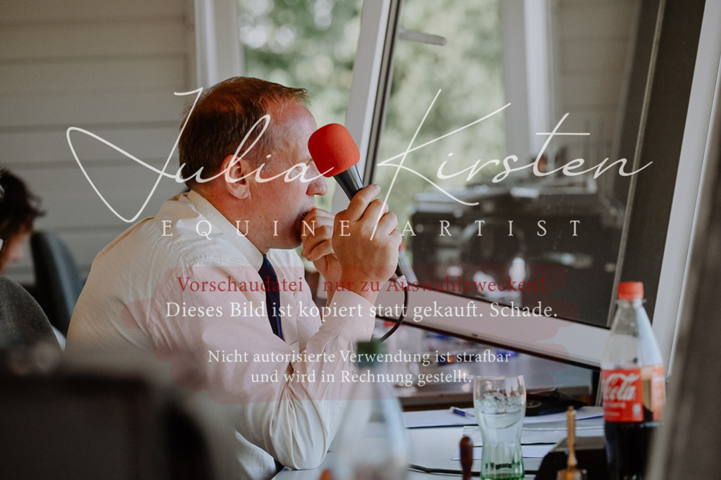 DSC_3223 | Pferde- und Turnierfotografie in Westsachsen. Pferdeportraits, Auftragszeichnungen und intuitive Kunst.