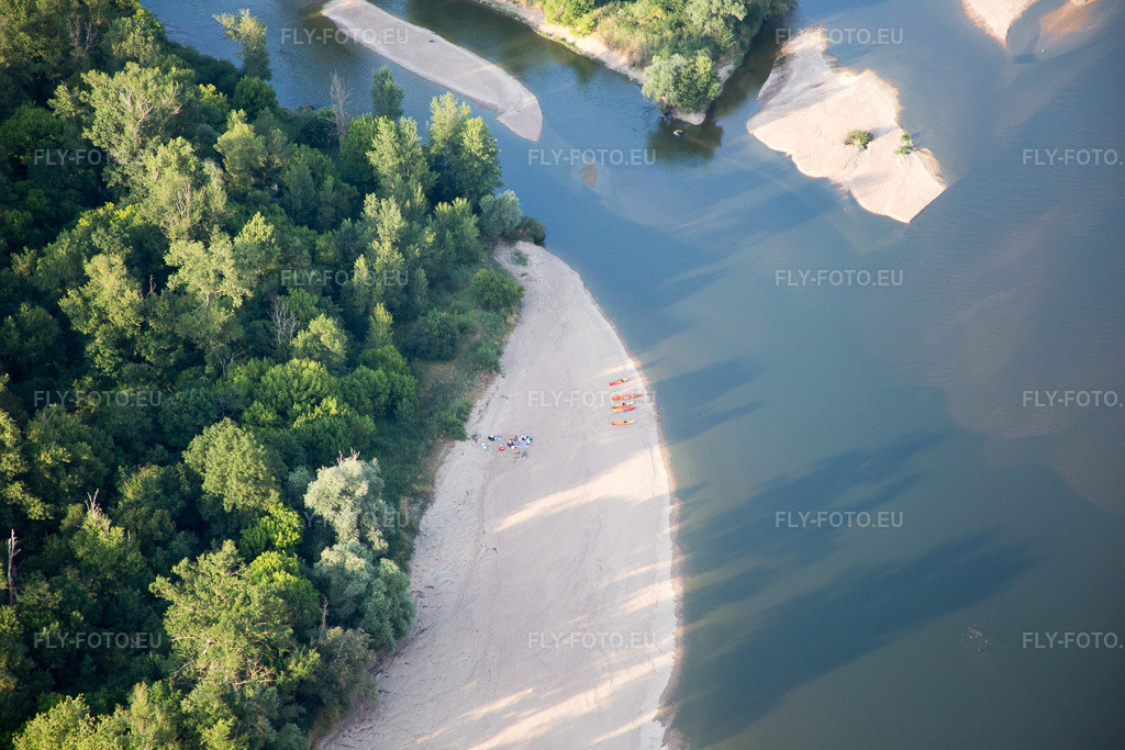 Vue aérienne: Vue de la ville à Limeray dans le département Indre et Loire, France. Photo: IMG_082413.jpg prise le 20/06/2015 par Werner Riehm/FLY-FOTO.eu – Résolution de l'original: 5472 x 3648 px