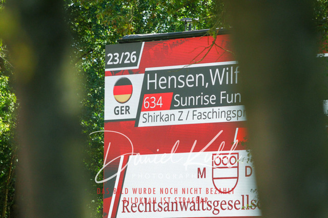 DKP43200 | Deine Turnierfotos vom Reitturnier online kaufen: Dressur, Springen & Siegerehrung. Professionelle Pferdefotografie aus dem Rheinland – als Download & Print.Alternative: Turnierfotograf für den Pferdesport: Finde deine Fotos von Dressur- und Springturnier