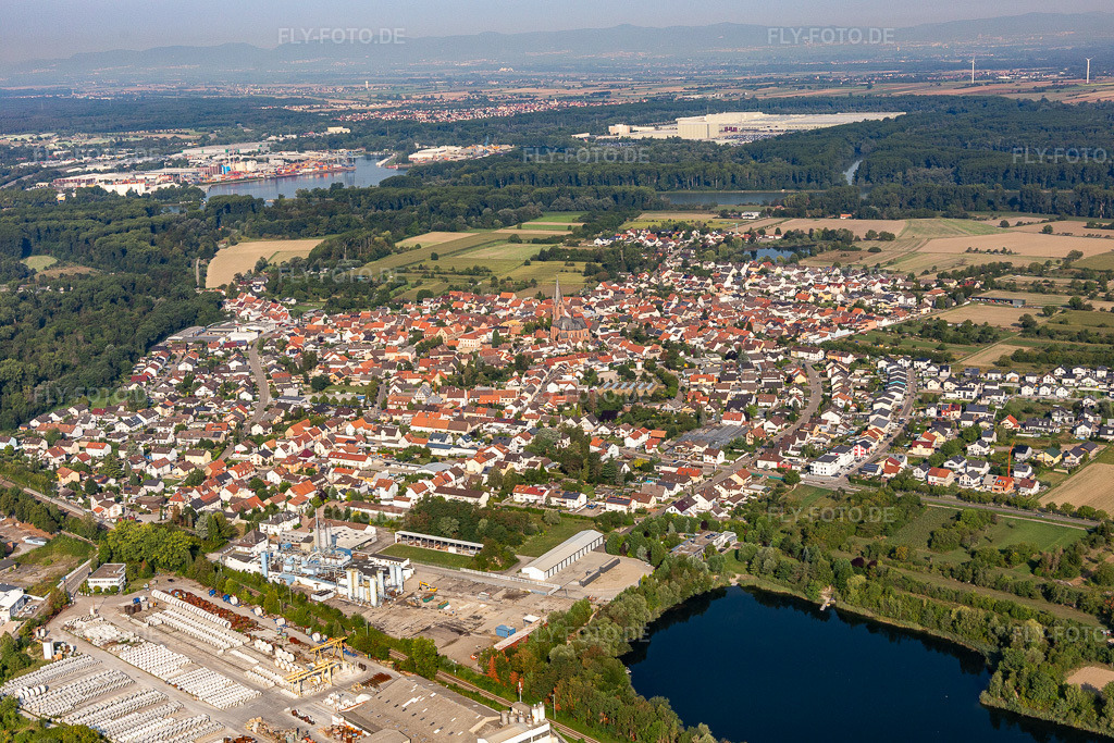 Luftbild: Ortsansicht im Ortsteil Rheinsheim in Philippsburg im Bundesland Baden-Württemberg in Deutschland. Foto: IMG_117256.jpg vom 25.08.2019 durch Werner Riehm/FLY-FOTO.de