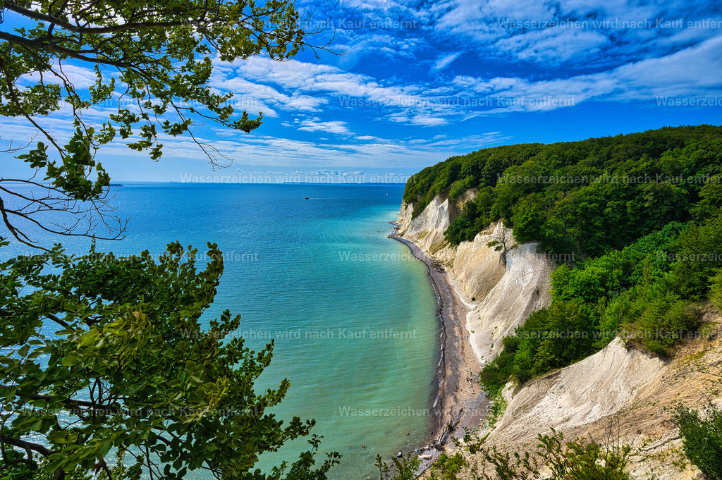 Rügen - Kreideküste - Ernst-Moritz-Arndt-Sicht | Der Nationalpark Jasmund auf der Insel Rügen ist Deutschlands kleinster Nationalpark und weltweit bekannt für seine imposanten Kreidefelsen, darunter der berühmte Königsstuhl. Zum UNESCO-Weltnaturerbe gehören außerdem die uralten Buchenwälder, die gemeinsam mit der einzigartigen Steilküste eine beeindruckende Natur- und Fotokulisse an der Ostsee bilden. - Realisiert mit Pictrs.com