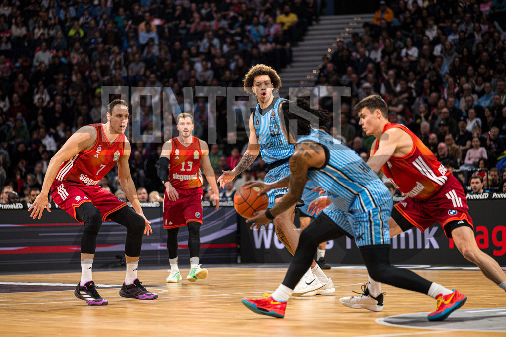 Basketball I Herren I Bundesliga I Saison 2025-2026 I 22. Spieltag I Veolia Towers Hamburg - FC Bayern Basketball | CONTRAST ZERØ MEDIA - Realisiert mit Pictrs.com