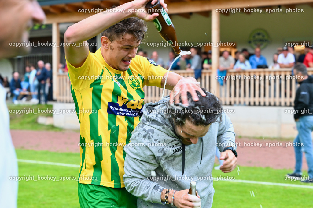 WSG Radenthein vs. St. Michael ob Bleiburg | #20 Mario Patrick Tarmann WSG Radenthein, Headcoach WSG Radenthein Manuel Lips, Bierdusche, Jubel WSG Radenthein, Relegations Feier, WSG Radenthein vs. St. Michael ob Bleiburg, WSG Radenthein vs. St. Michael ob Bleiburg  am 15.06.2024 in Radenthein (Sportplatz Radenthein), Austria, (Photo by Bernd Stefan)