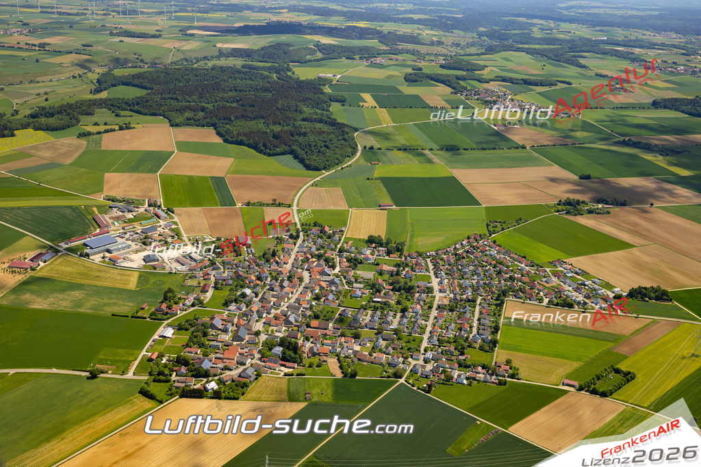 Aktuelles Luftbild von  Raitenbuch - Die Luftaufnahme wurde 2022 mittels UL-Flugzeug erstellt ( keine Drohne ) - hochauflösende Kamera-Systeme von  Canon -Beste Qualität - Für grossformatige Ausdrucke geeignet. Die Geschenkidee !