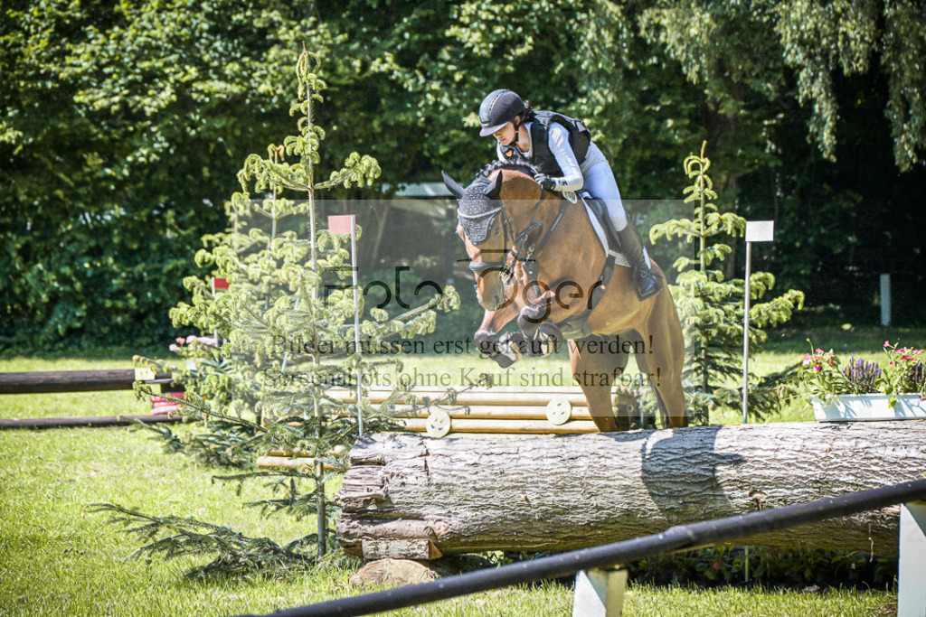 DOS_5024 | Entdecke hochwertige Reitturnierfotos von Foto Oger. Professionell, emotional und authentisch – jetzt Lieblingsmomente im Shop bestellen.Deutschlandweite Turnierfotografie. - Realisiert mit Pictrs.com