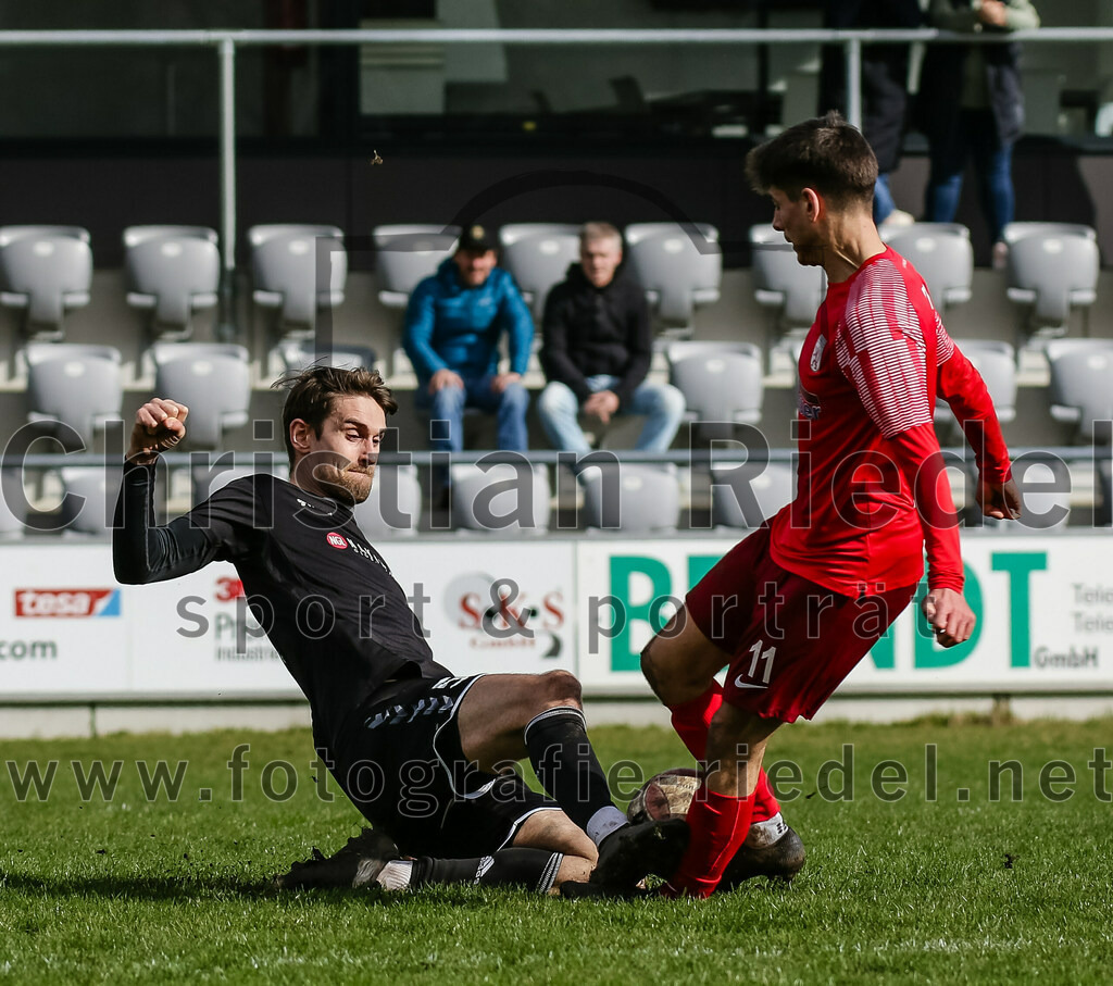 2024-02-24_099_FC_Schwaig_gegen_TSV_1880_Wasserburg | Oberding, Deutschland, 24.02.2024:
Fußball, 2. Runde Qualifikation TOTO-Pokal 2023 / 2024, 1. Spieltag, FC Schwaig gegen TSV 1880 Wasserburg, Endergebnis: 2:3

Mario Simak (FC Schwaig, #5), Leon Simeth (TSV 1880 Wasserburg, #11)

Foto: Christian Riedel / fotografie-riedel.net