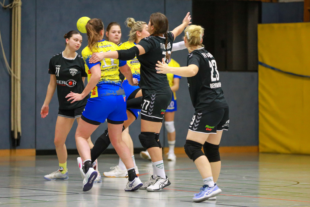 SVN_TvVoerde_021124_008 | Bildergalerie von Sport-Ereignissen aber auch von weiteren spannenden Dingen - nicht nur vom Niederrhein. In Anlehnung an den bekannten Spruch von Hanns Dieter Hüsch heißt das Motto: "Niederrhein ist überall".  - Realisiert mit Pictrs.com