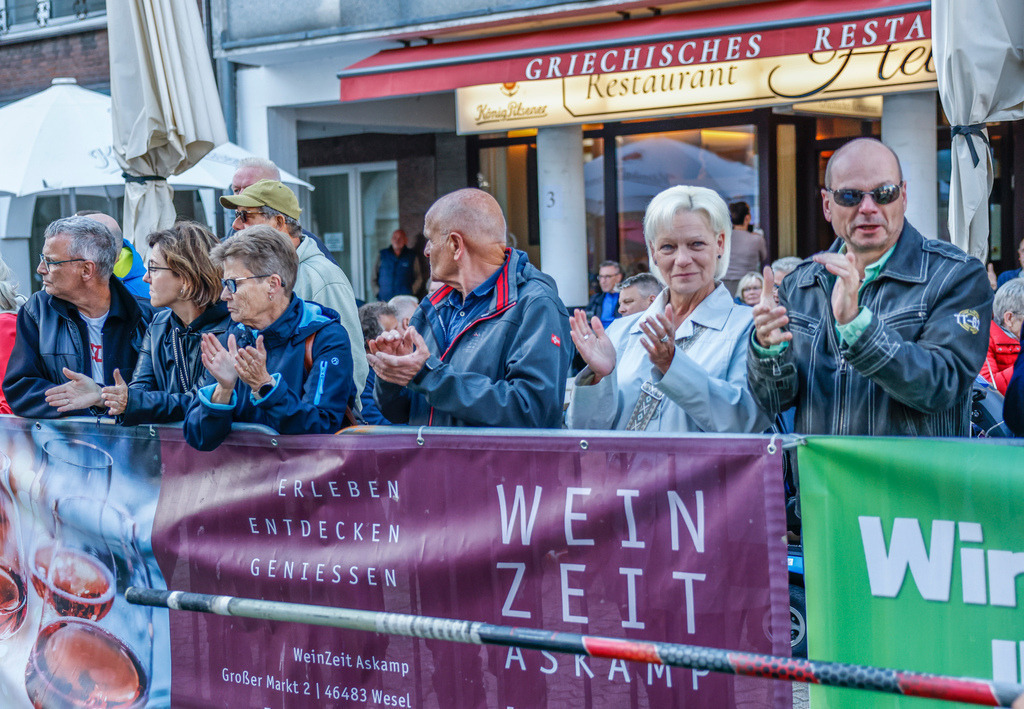 top-top.de 240913-153 | Foto, Video, Fotografie, Videografie, Fotobox, DJ, Discjockey, Musik, Musikbox, Veranstaltung, Photobooth, Amazon, Ebay, Buchtipp, Bestseller, Autor, Verlag, Buch, Wesel, Hamminkeln, NRW, Dinslaken, Rees, Drohne, Hochzeit, Party, Fotobox, Wesel, Fotograf