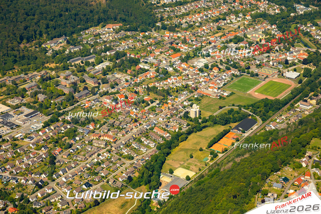 Das Luftbild der Stadt Marsberg wurde 2022 vom Flugzeug heraus erstellt (keine Drohnen-Aufnahmen) Aufnahmehöhe ca.450 Meter- hohe Bildauflösung und Druck-Qualität. Garantiert!