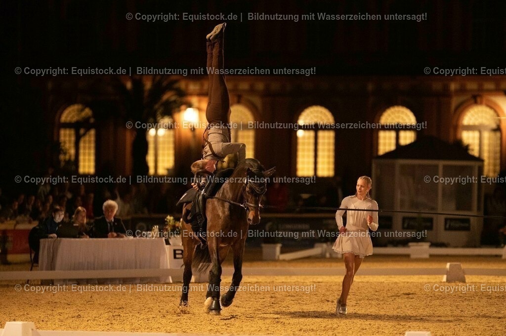20230527_Voltigieren_NASPA_Flutlicht_1161 | equistock
