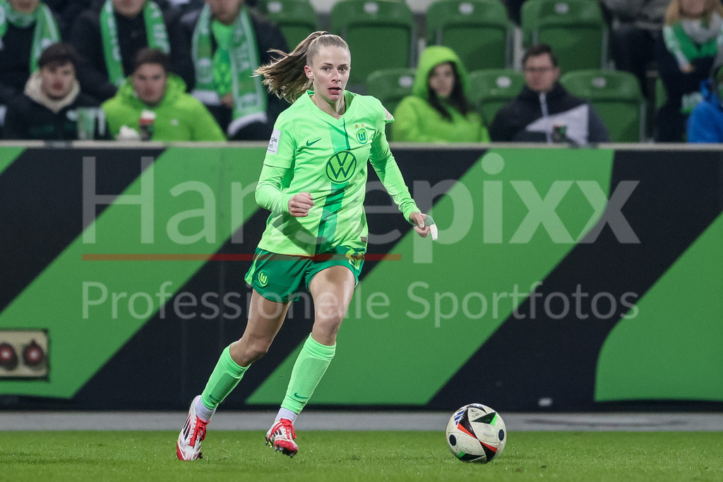 Fussball, Google Pixel Frauen-Bundesliga, VfL Wolfsburg - FC Carl Zeiss Jena | v.li.: Vivien Endemann (VfL Wolfsburg, 25) am Ball, Freisteller, Einzelbild, Ganzkörper, Aktion, Action, Spielszene, DIE DFB-RICHTLINIEN UNTERSAGEN JEGLICHE NUTZUNG VON FOTOS ALS SEQUENZBILDER UND/ODER VIDEOÄHNLICHE FOTOSTRECKEN. DFB REGULATIONS PROHIBIT ANY USE OF PHOTOGRAPHS AS IMAGE SEQUENCES AND/OR QUASI-VIDEO.