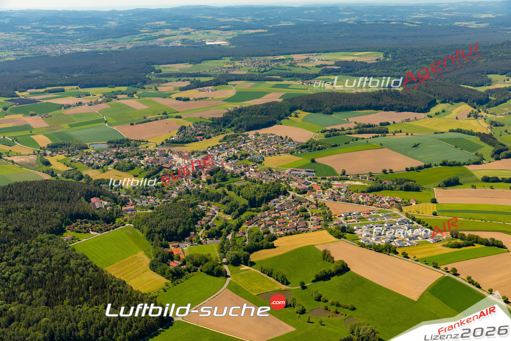 Das Luftbild zeigt :  Stamsried - Die Luftaufnahme wurde 2024 vom UL-Flugzeug aus erstellt ( keine Drohne ) - Hochauflösende Luftaufnahme - Für grossformatige Ausdrucke geeignet. Die Geschenkidee !Mit Lizenz und Bildrechte bestellbar