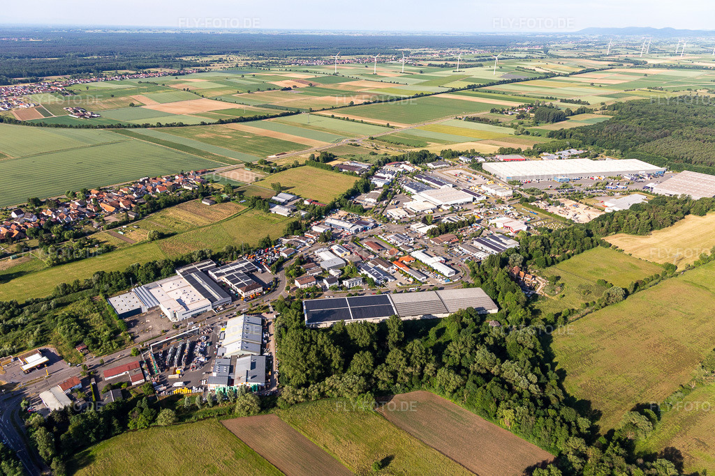 Luftbild: Gewerbegebiet Horst im Ortsteil Minderslachen in Kandel im Bundesland Rheinland-Pfalz in Deutschland. Foto: IMG_132375.jpg vom 03.06.2022 durch Werner Riehm/FLY-FOTO.de