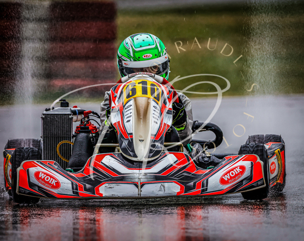 ce897085f8fe44a1ac3a37e77e27e0e8 | traudl_s_fotos