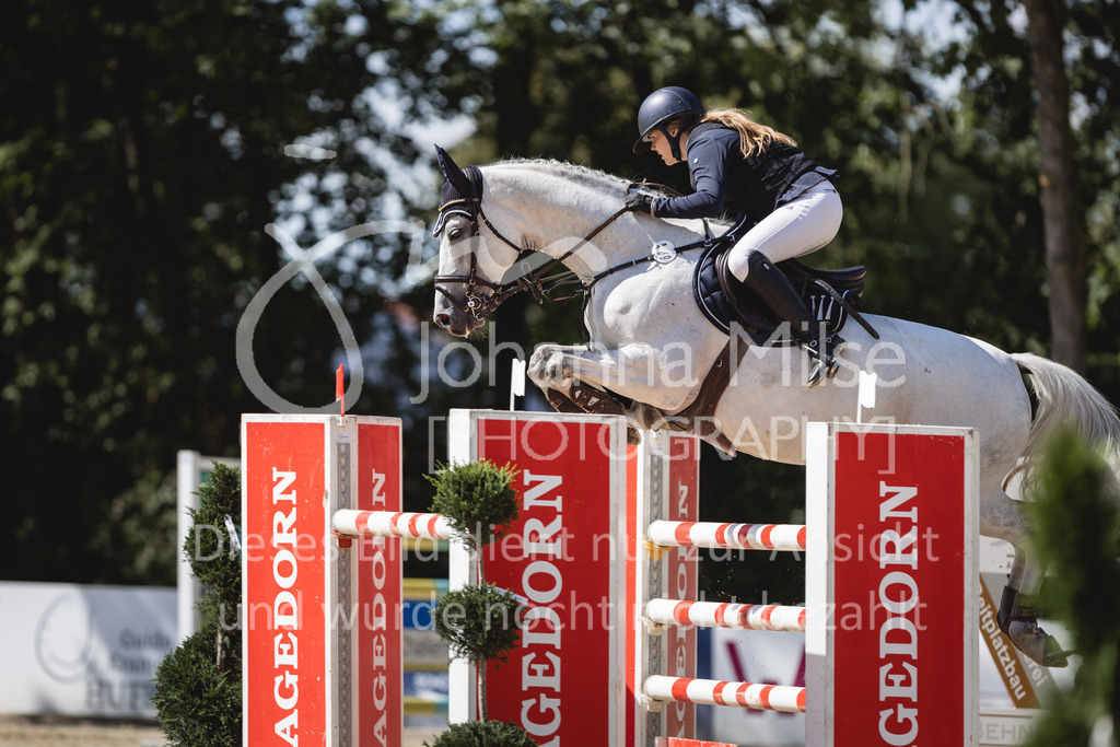 230826_Delbrueck_M2-Spr-812 | Deine schönsten Turniermomente als professionelle Fotos! Entdecke hochwertige Pferdesport-Fotografie im Online-Shop. Jetzt Fotos finden & bestellen!