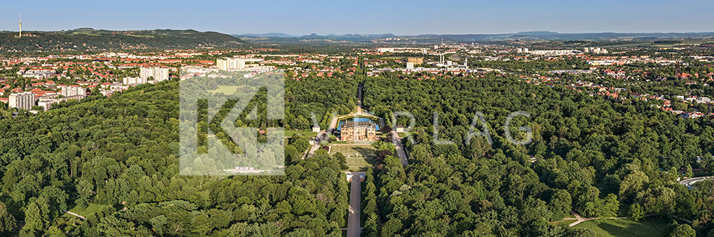 Dresden-Grosser-Garten-Panorama_0013_D | Panoramaaufnahme des Großen Gartens in Dresden mit Blick auf das Elbsandsteingebirge - Realisiert mit Pictrs.com