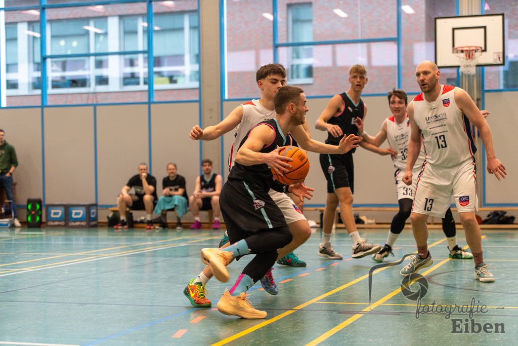 VFL Rastede-Westerstede 3 | VFL Rastede (weiß)-Westerstede 3 (schwarz) am 22.02.2026 in Rastede (Sporthalle); Photo: Philip Eiben 2025 - Realisiert mit Pictrs.com