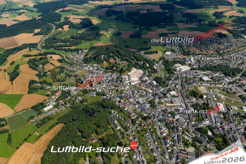 Aktuelles Luftbild von  Helmbrechts Kauf mit Lizenz / Bildrechten möglich- Die Luftaufnahme wurde 2021 mittels UL-Flugzeug erstellt ( keine Drohne ) - hochauflösende Kamera-Systeme von  Canon -Beste Qualität - Für grossformatige Ausdrucke geeignet. Die Geschenkidee !