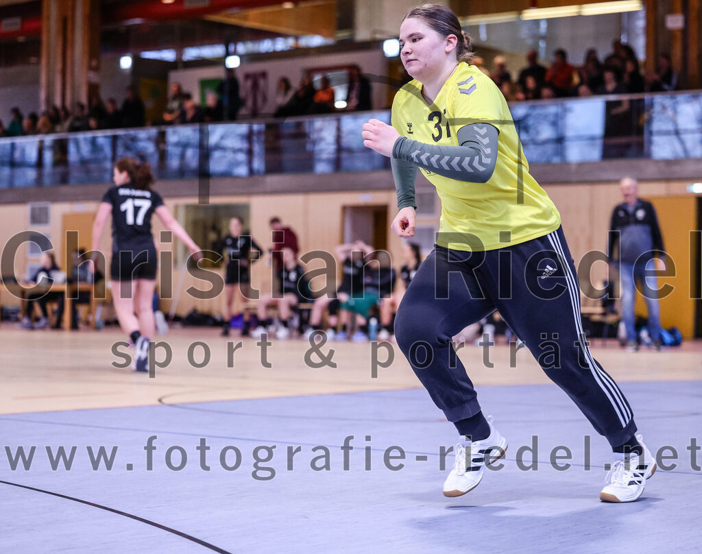 2024-12-14_031_SpVgg_Altenerding_gegen_SVA_Palzing | Erding, Deutschland, 14.12.2024:Handball, Bezirksoberliga Frauen Altbayern 2024 / 2024, 9. Spieltag, SpVgg Altenerding gegen SVA Palzing, Endergebnis: 20:30Torfrau Julia Zierer (SVA Palzing, #37)Foto: Christian Riedel / fotografie-riedel.net