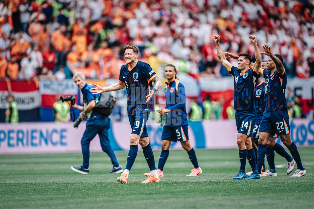 Fußball | Herren | UEFA-Fußball-Europameisterschaft 2024 | Gruppe D | Polen vs. Niederlande | 16.06.2024 | Wout Weghorst (#9, Niederlande) freut sich nach dem Spiel