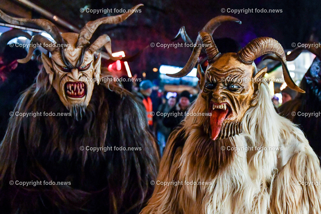 Perchten_ Christkindlmarkt Linz Volksgarten_ 14.12.2022-14 | 14.12.2022, Linz, AUT, Christkindlmarkt Volksgarten Linz, im Bild Perchtenlauf der Linzer Perchten 2022