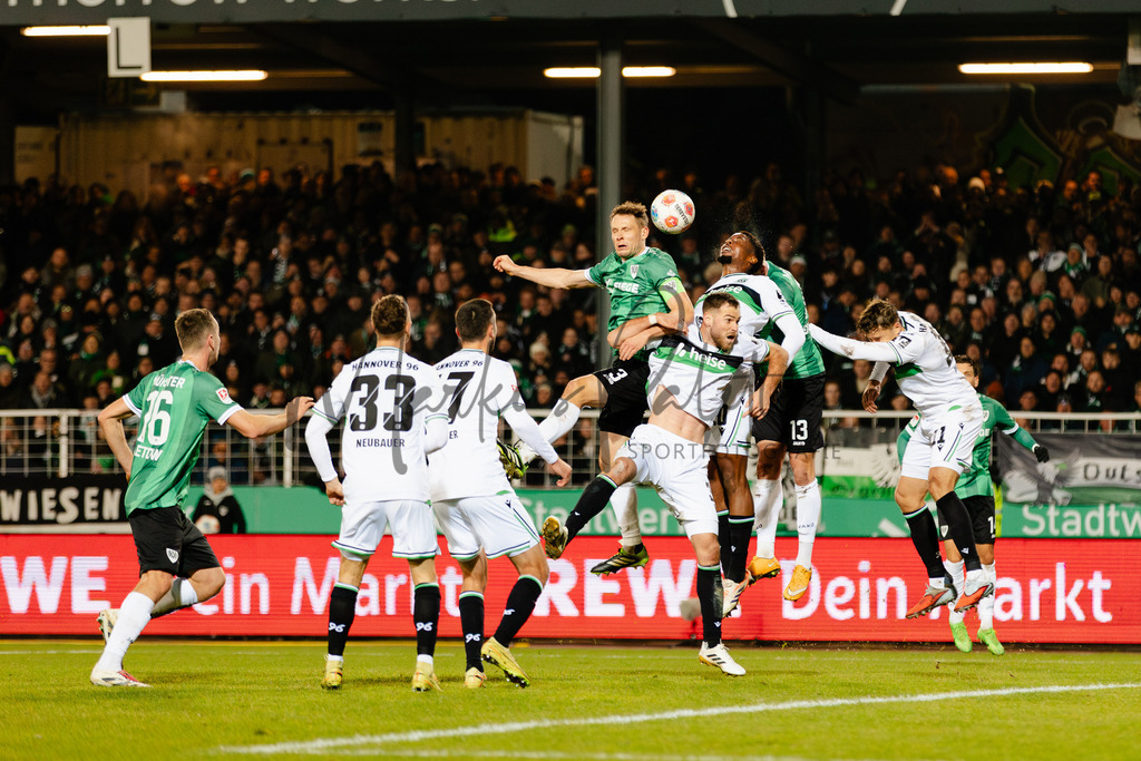 2. Bundesliga, Saison 2025/26, 15. Spieltag: SC Preußen Münster - Hannover 96 | Münster, 05.12.2025: 2. Bundesliga, 15. Spieltag, SC Preußen Münster gegen Hannover 96 im LVM-Preußenstadion in Münster. Foto: sportfotografie.ms | Markus Paletta - Realisiert mit Pictrs.com