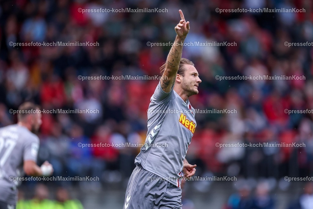 FCVK29082501009 | 29.08.2025, Fußball, FC Viktoria Köln – SSV Jahn Regensburg, 3.Liga, Sportpark Höhenberg, Saison 2025 2026: Felix Strauss&nbsp;(Jahn Regensburg #04) gestikulierend  DFB regulations prohibit any use of photographs as image sequences and or quasi-video.
