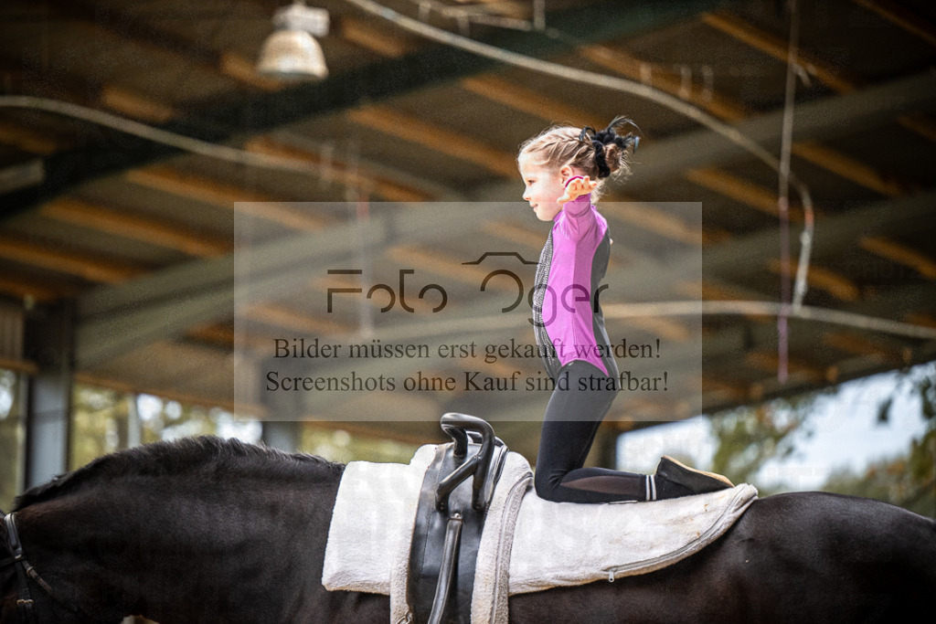 DOS_0055 | Entdecke hochwertige Reitturnierfotos von Foto Oger. Professionell, emotional und authentisch – jetzt Lieblingsmomente im Shop bestellen.Deutschlandweite Turnierfotografie. - Realisiert mit Pictrs.com