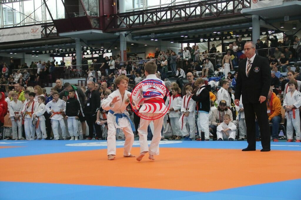 MSY-2022-10-29-7832 | Fotos vom Adler Cup - Pictures from Adler Cup

Hier findet Ihr alle Eindrücke und großen Momente der Adler Cup Wochenenden. Here you will find all impressions and great moments of the Adler Cup weekends. - Realisiert mit Pictrs.com