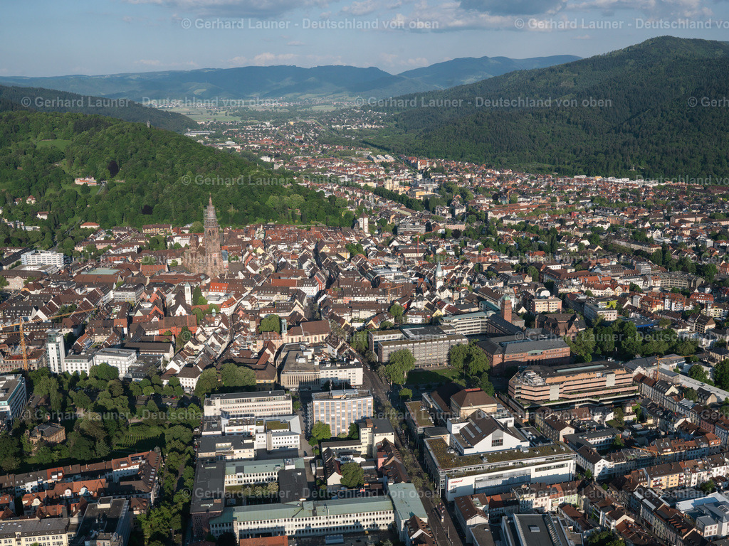 3096093 | Freiburg im Breisgau mit Blick auf den Schwarzwald