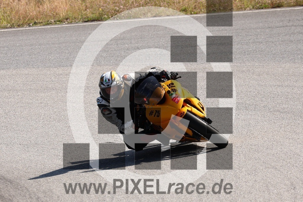 0075_1-20240714_01146 | Schöne Erinnerungen an spannende Momente - das festzuhalten ist unser Job. PIXELrace.de ist seit 2003 auf den Rennstrecken Europas unterwegs um die Action draußen beim Fahren und die wunderbare Stimmung imm Fahrerlager für euch einzufangen.