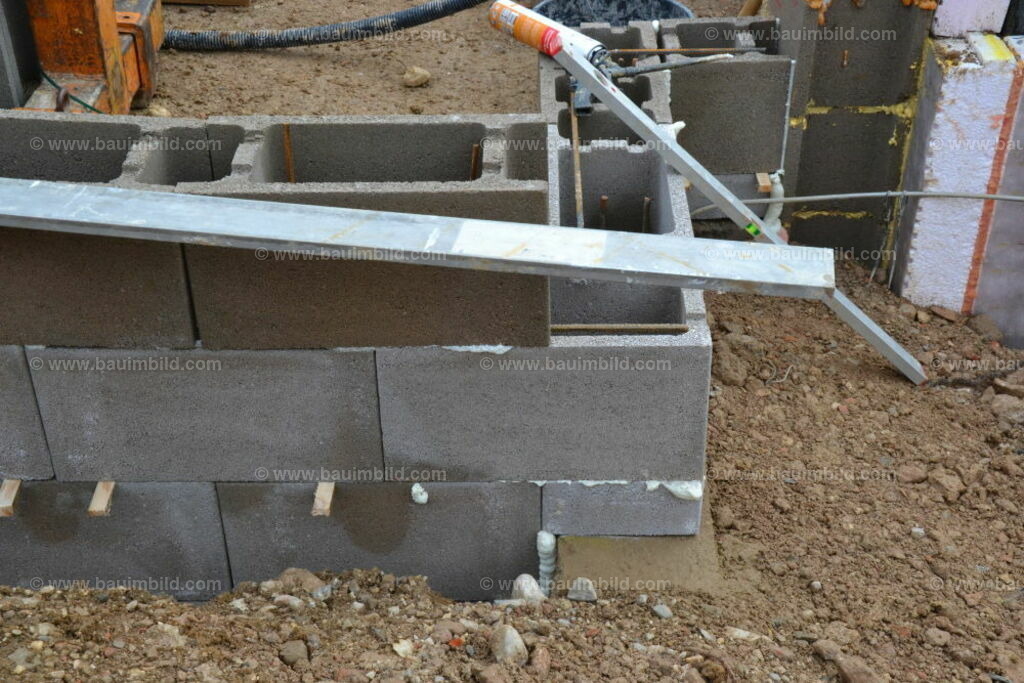 bib-lg07-mauerarbeiten-0087 | Nach LV-Leistungsgruppen sortierte Detailfotos über den Bau eines Hauses. Alle Hausbau-Bilder direkt vom Urheber und Autor der Website Haus-Selber-Bauen.com