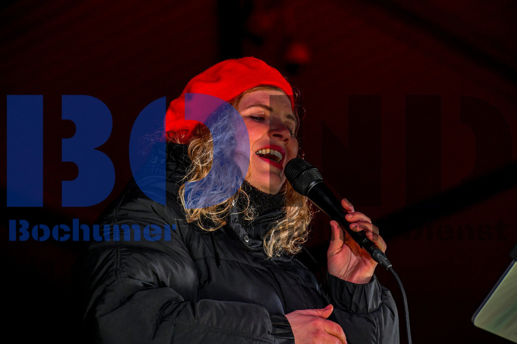 Weihnachtssingen im Stadion | {headline}



(Foto: Christian Schnaubelt / BOND)

 - Realisiert mit Pictrs.com