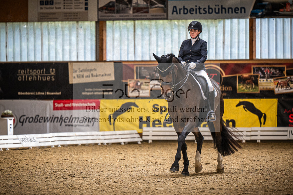 DOS_2363 | Entdecke hochwertige Reitturnierfotos von Foto Oger. Professionell, emotional und authentisch – jetzt Lieblingsmomente im Shop bestellen.Deutschlandweite Turnierfotografie. - Realisiert mit Pictrs.com