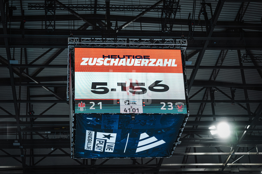 Handball | Männer | Saison 2024/2025 | DAIKIN Handball-Bundesliga | 10. Spieltag || Handball Sport Verein Hamburg vs. Füchse Berlin | 18.11.2024 | Die Zuschauerzahl 5156 auf dem Videowürfel Anzeige