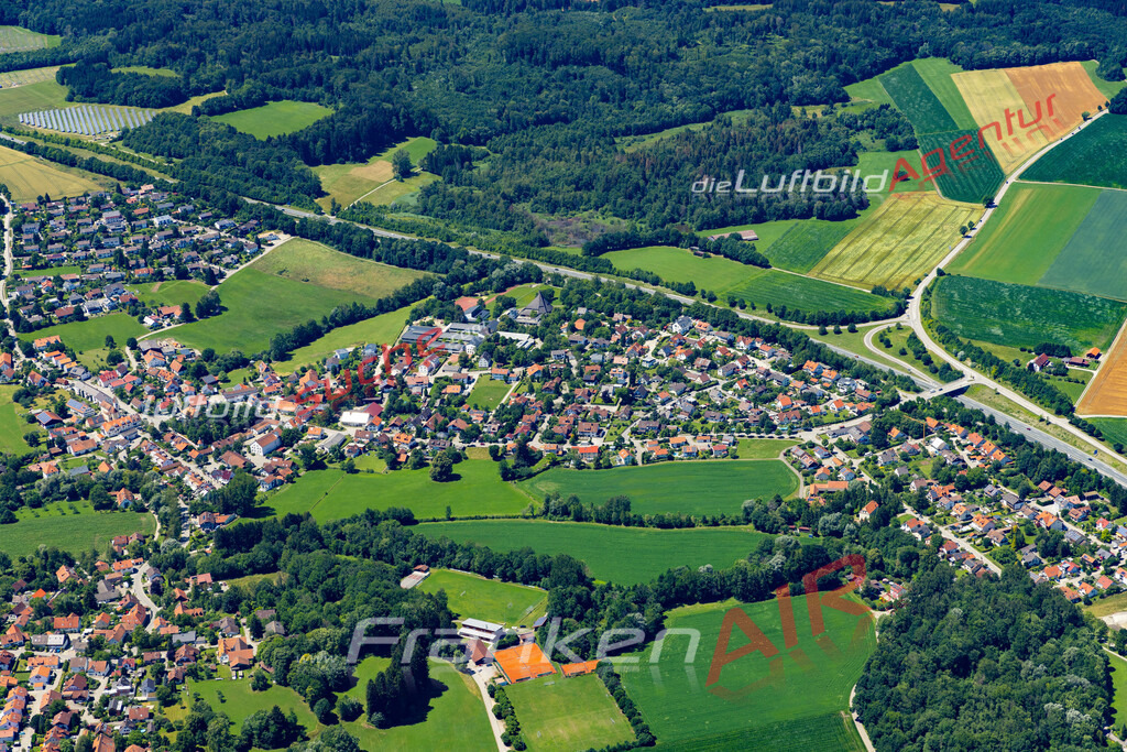 Aktuelles Luftbild von Oberwindach Windach - Die Luftaufnahme wurde 2022 mittels UL-Flugzeug erstellt ( keine Drohne ) - hochauflösende Kamera-Systeme von  Canon -Beste Qualität - Für grossformatige Ausdrucke geeignet. Die Geschenkidee !