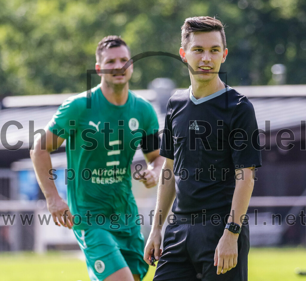 2023-08-26_073_TSV_Ebersberg_gegen_TSV_Oberpframmern | Ebersberg, Deutschland, 26.08.2023:
Fußball, Kreisliga 2023 / 2024, 2. Spieltag, TSV 1877 Ebersberg gegen TSV Oberpframmern, Endergebnis: 5:1

Schiedsrichter Florian Karbjinsky

Foto: Christian Riedel / fotografie-riedel.net