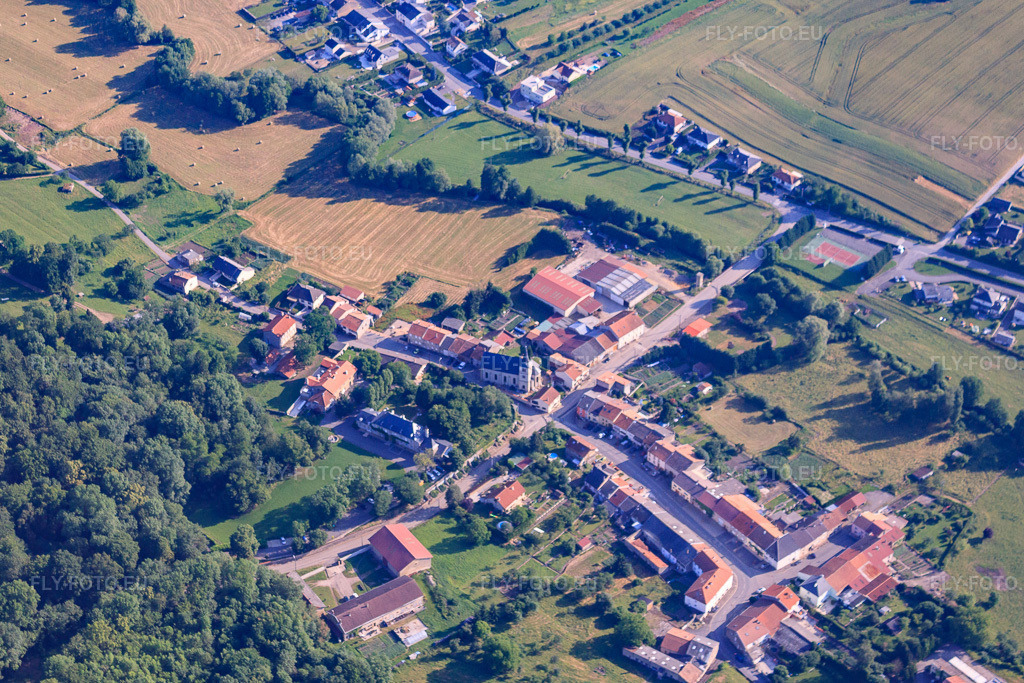 Vue aérienne: Vue de la ville depuis le sud à Inglange dans le département Moselle, France – .Photo: IMG_29557.jpg prise le 27/06/2010 par Werner Riehm/FLY-FOTO.eu – Résolution de l'original: 4047 x 2698 px