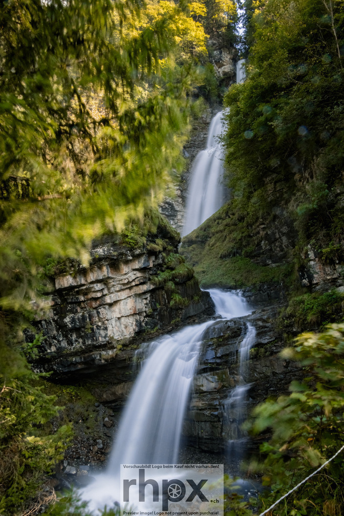 Diesbachfall | Stimmungsvolle Fotokunst aus Luzern. Erlebe den Pilatus, den See und die Stadt Luzern in exklusiven Aufnahmen in der Fotogalerie & Shop. - Realisiert mit Pictrs.com