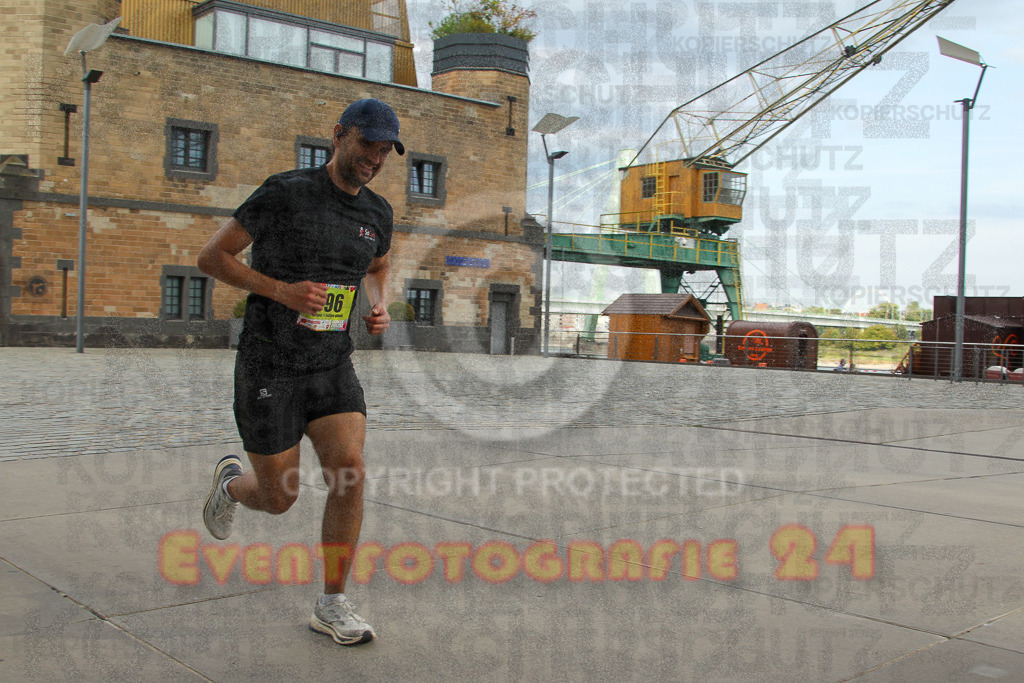 250920_1523_EV4_8643 | Sportfotografie im Rhein-Sieg Kreis, Köln, Bonn, NRW, Rheinland Pfalz, Hessen, etc. Unser Tätigkeitsfeld umfasst den Laufsport vom Volkslauf über den Marathon, Duathlon, Triathon bis zum Ultralauf wie Kölnpfad Ultra oder Schindertrail.