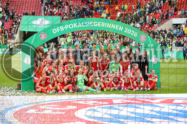 14.05.2026, GER, Fussball, Frauen, DFB-Pokal, Finale, Saison 2025/2026, VfL Wolfsburg - FC Bayern München | die Spielerinnen des FC Bayern München sind DFB-Pokalsiegerinnen 2026