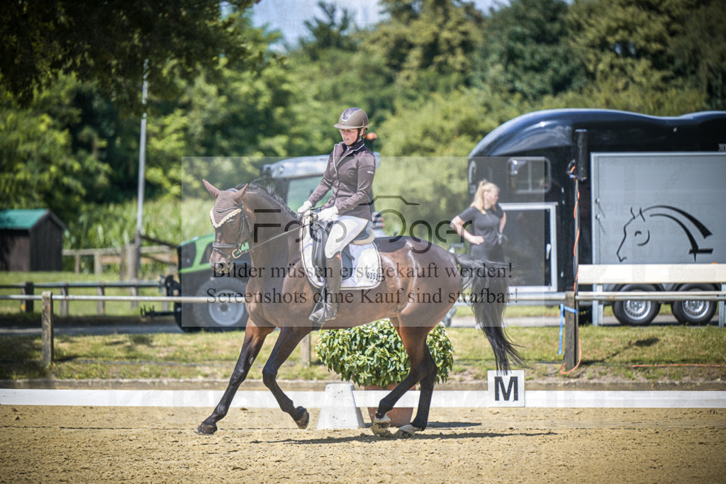DOS_4266 | Entdecke hochwertige Reitturnierfotos von Foto Oger. Professionell, emotional und authentisch – jetzt Lieblingsmomente im Shop bestellen.Deutschlandweite Turnierfotografie. - Realisiert mit Pictrs.com