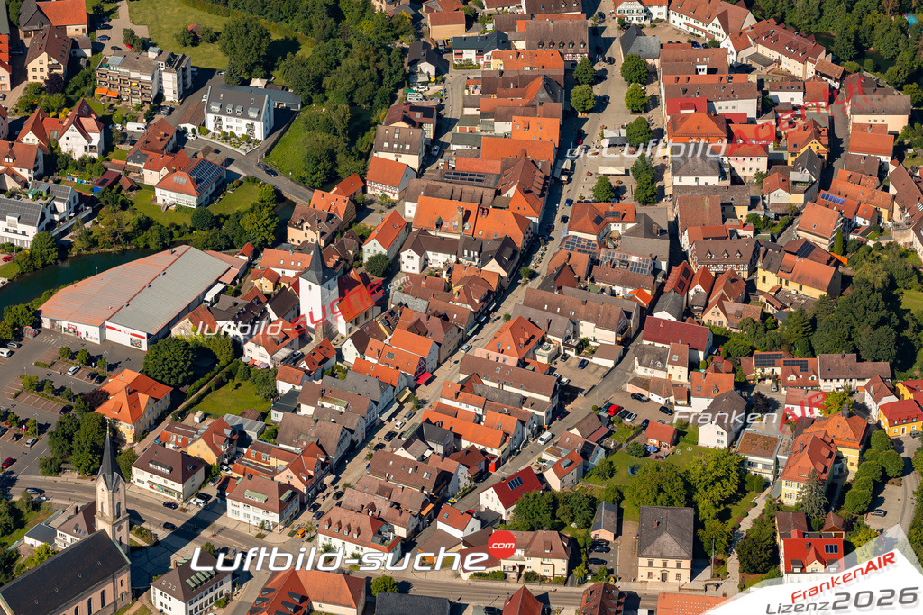 Das Luftbild zeigt :  Ebermannstadt - Die Luftaufnahme wurde 2024 vom UL-Flugzeug aus erstellt ( keine Drohne ) - Hochauflösende Luftaufnahme - Für grossformatige Ausdrucke geeignet. Die Geschenkidee !Mit Lizenz und Bildrechte bestellbar