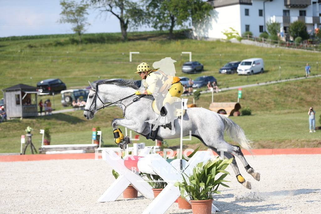 DL2Q3176 | Willkommen bei Brunnmayr - Design & Fotografie – Ihrem Spezialisten für Reitturniere und Pferdeveranstaltungen in Oberösterreich, Salzburg und Bayern! Seit über 17 Jahren sind wir leidenschaftlich dabei.